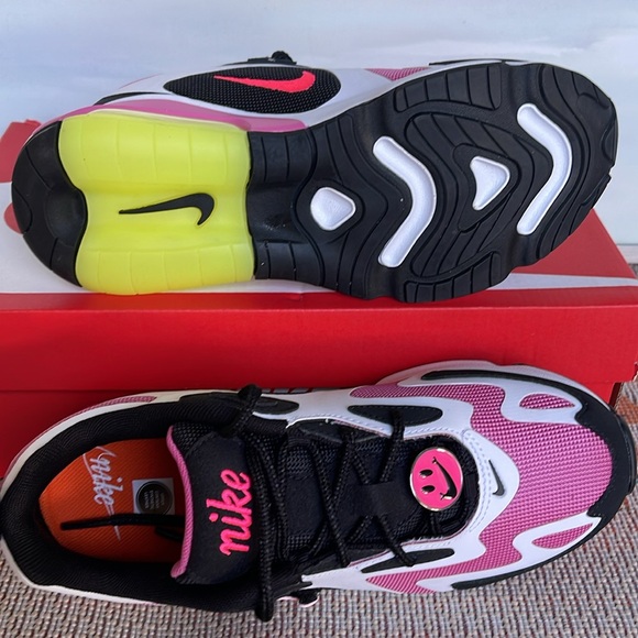 NIKE WMNS AIR MAX 200
BLACK/HYPER PINK NOIR/HYPER ROSE
SNEAKERS Athletic Shoes - Picture 4 of 16